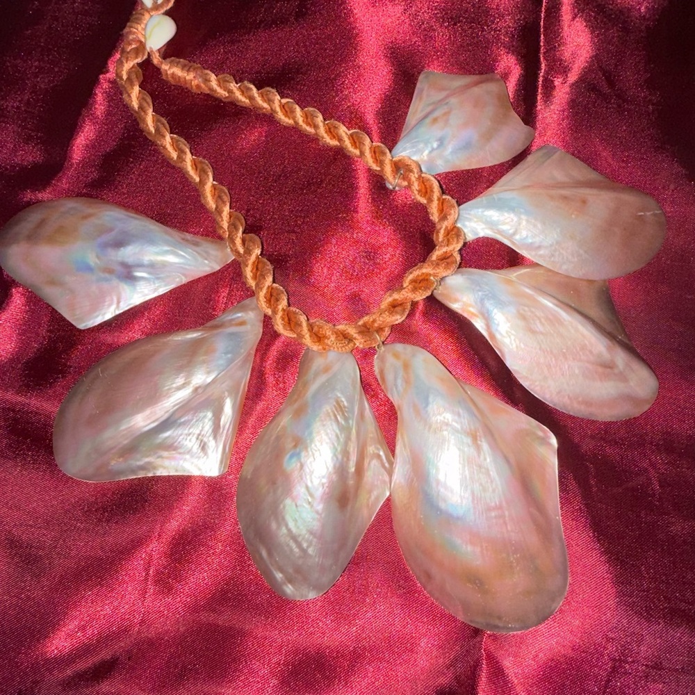 Unique Shell and Rope Necklace - Picture 5 of 5
